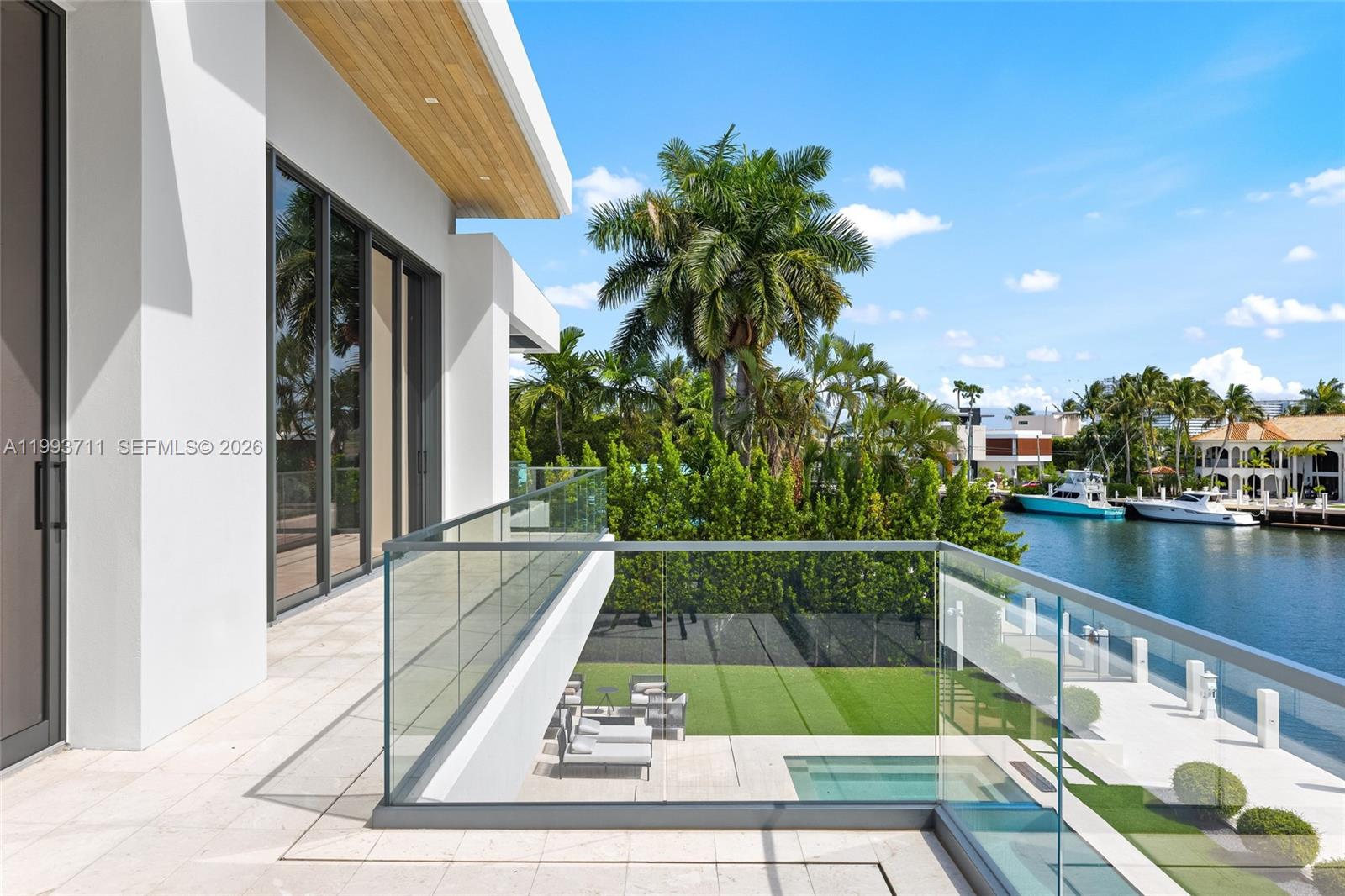 2560 Del Lago Dr, Fort Lauderdale FL 33316