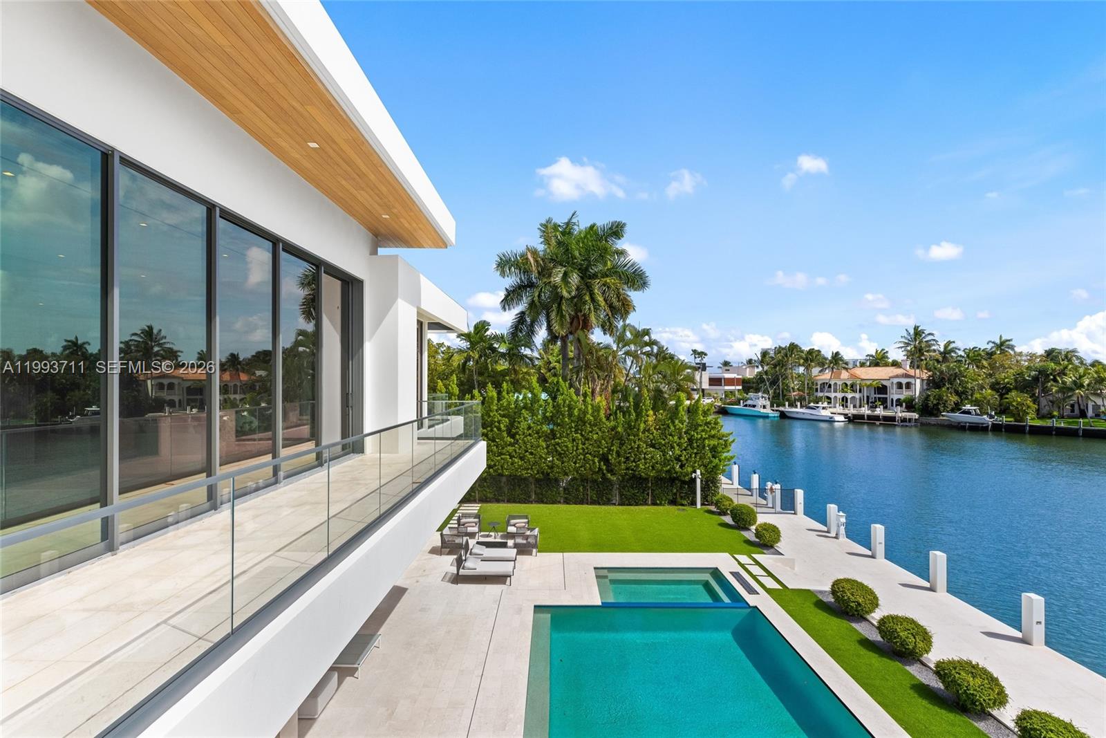 2560 Del Lago Dr, Fort Lauderdale FL 33316