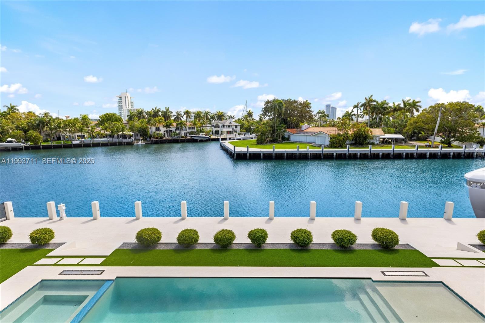 2560 Del Lago Dr, Fort Lauderdale FL 33316