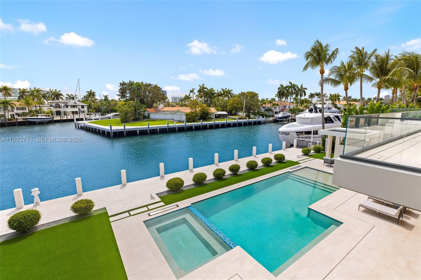 2560 Del Lago Dr, Fort Lauderdale FL 33316