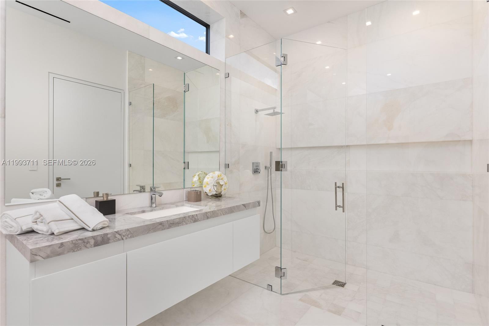2560 Del Lago Dr, Fort Lauderdale FL 33316