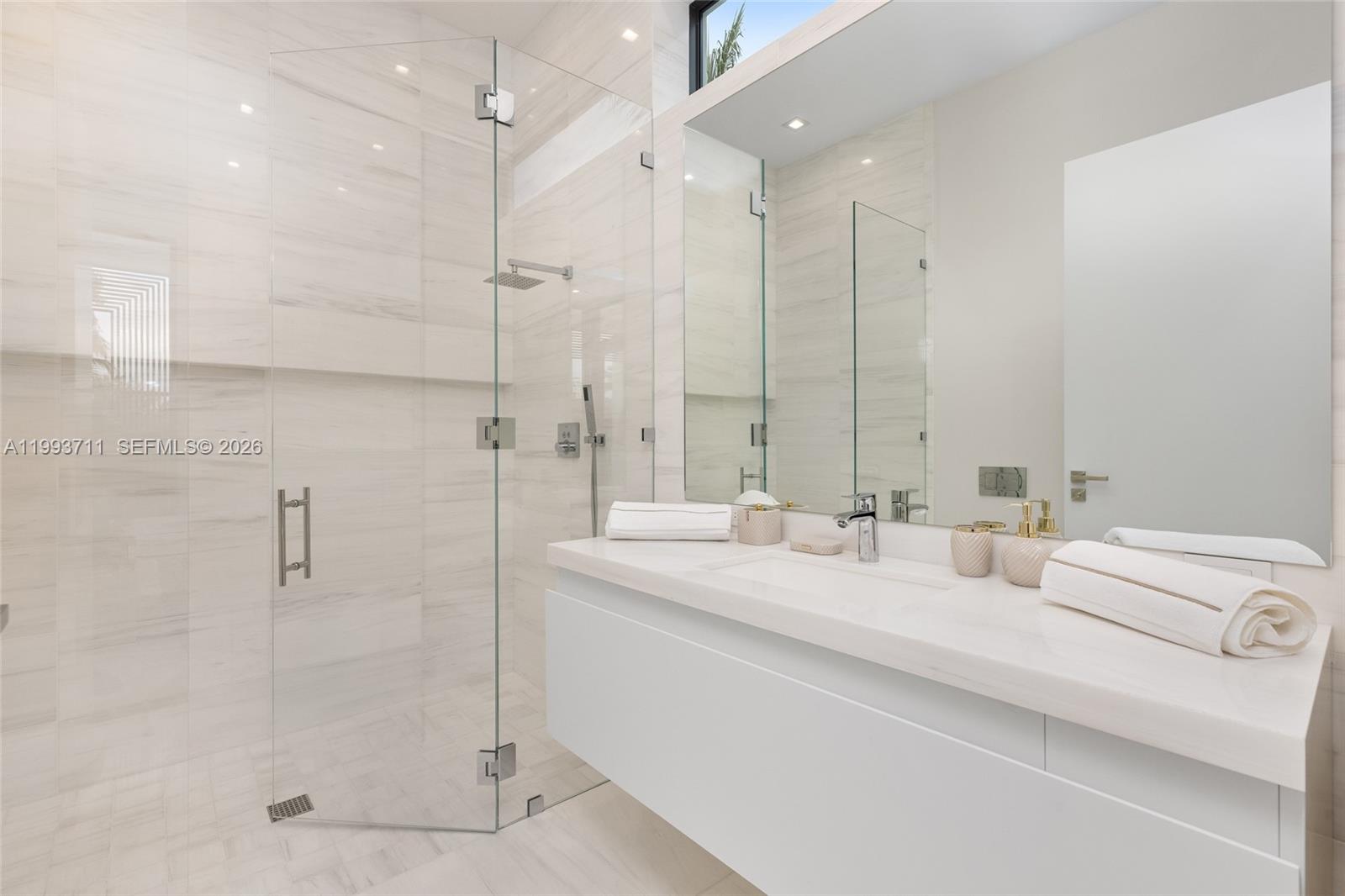 2560 Del Lago Dr, Fort Lauderdale FL 33316