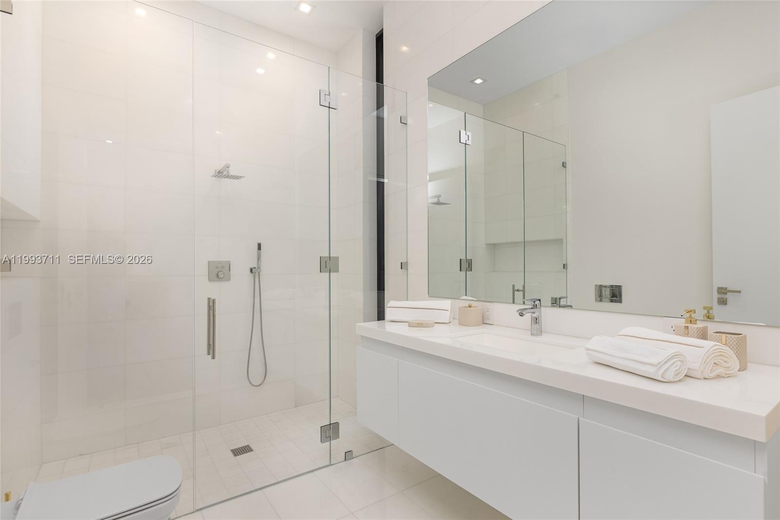 2560 Del Lago Dr, Fort Lauderdale FL 33316
