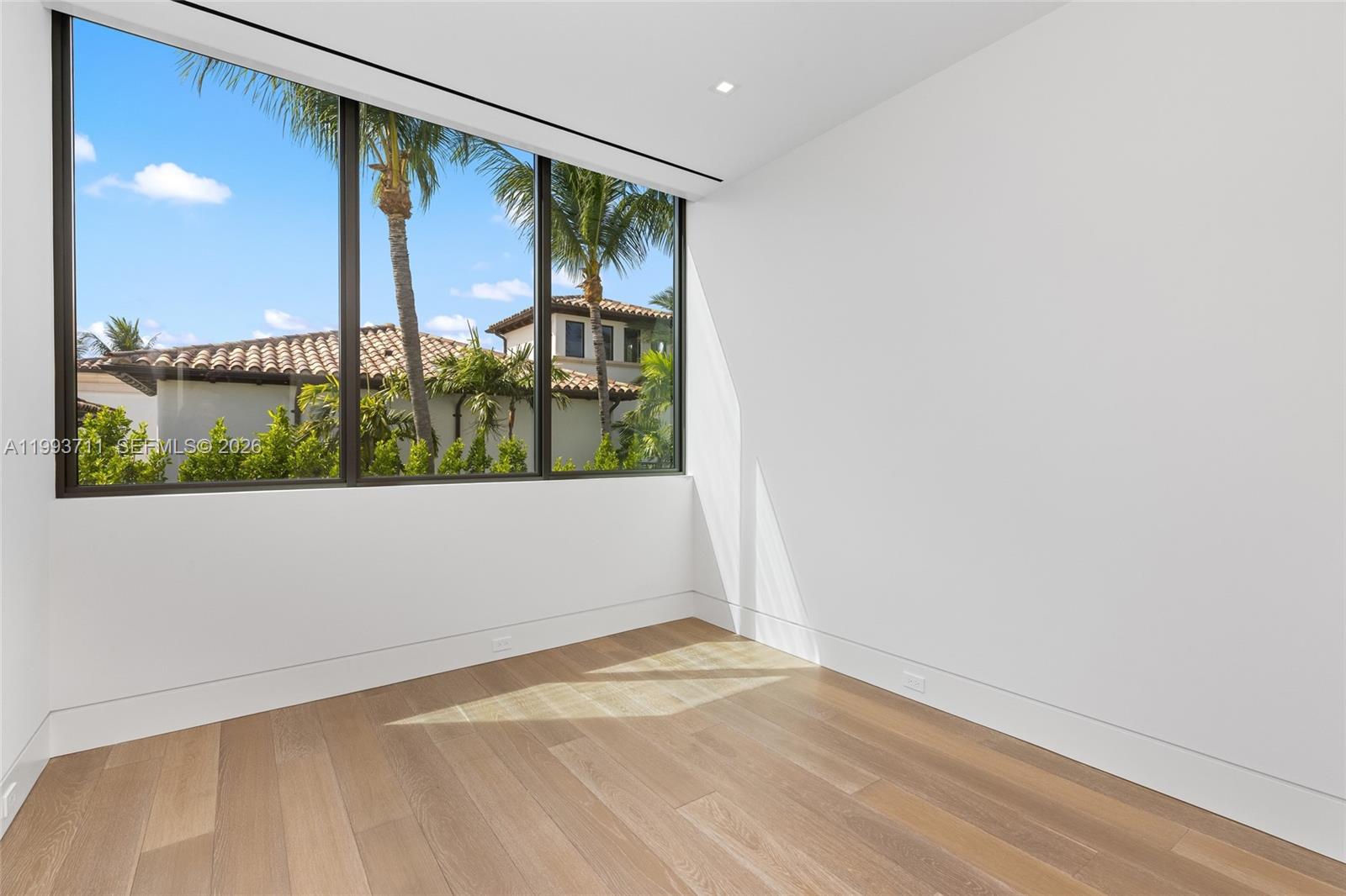2560 Del Lago Dr, Fort Lauderdale FL 33316
