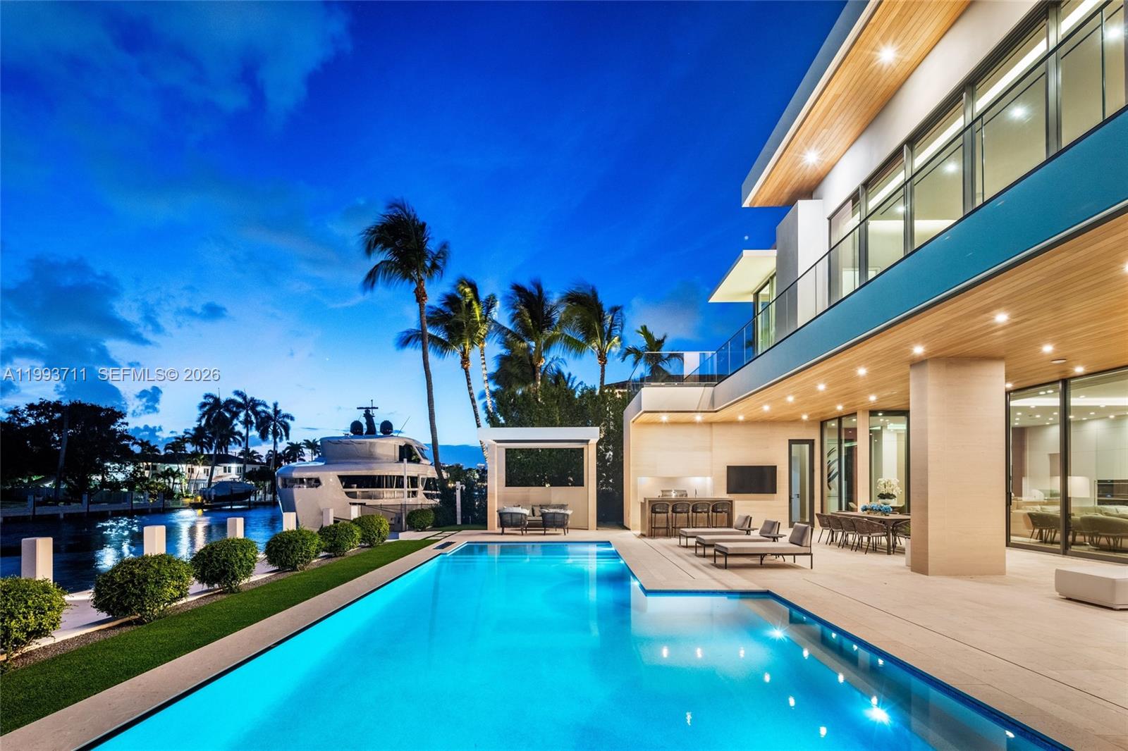 2560 Del Lago Dr, Fort Lauderdale FL 33316