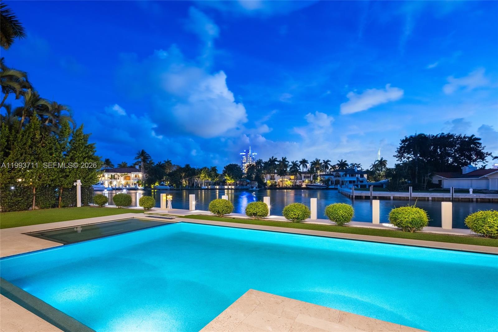 2560 Del Lago Dr, Fort Lauderdale FL 33316