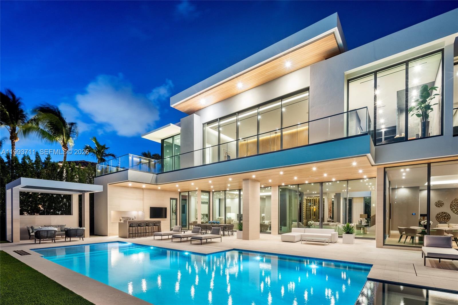 2560 Del Lago Dr, Fort Lauderdale FL 33316