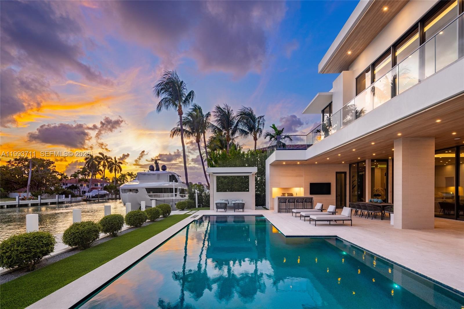 2560 Del Lago Dr, Fort Lauderdale FL 33316
