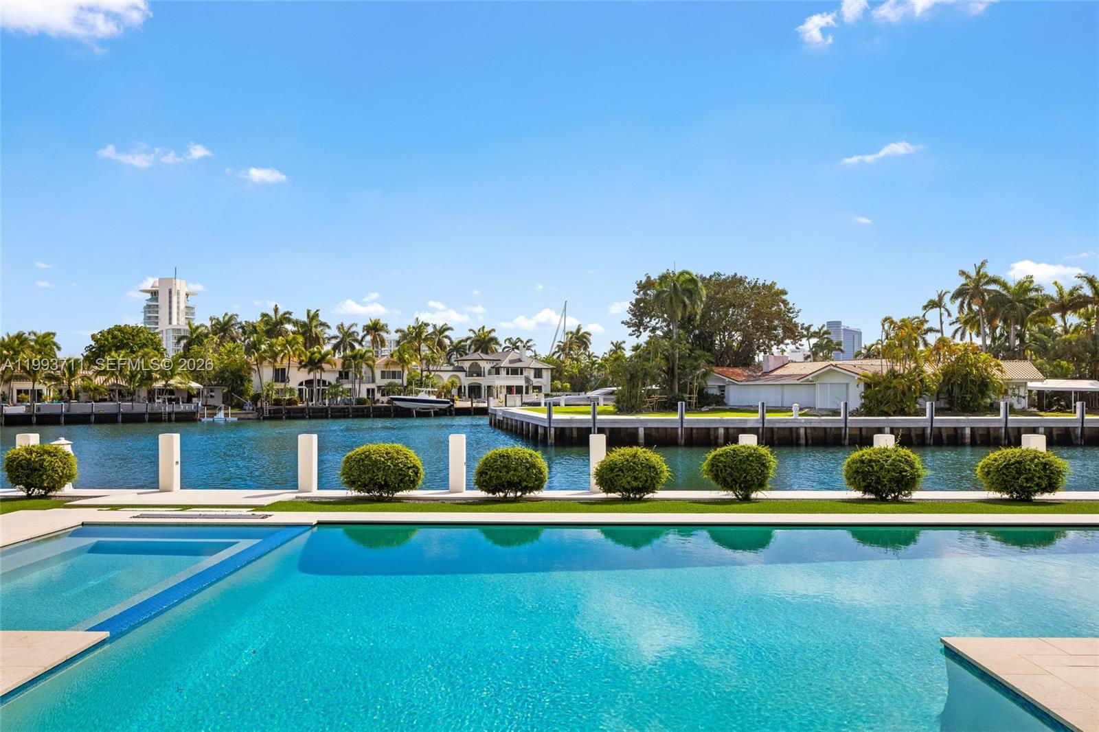 2560 Del Lago Dr, Fort Lauderdale FL 33316