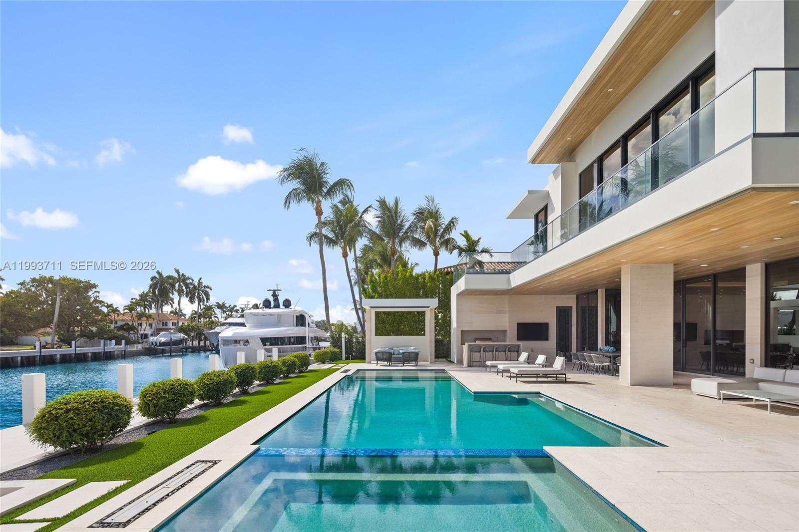 2560 Del Lago Dr, Fort Lauderdale FL 33316