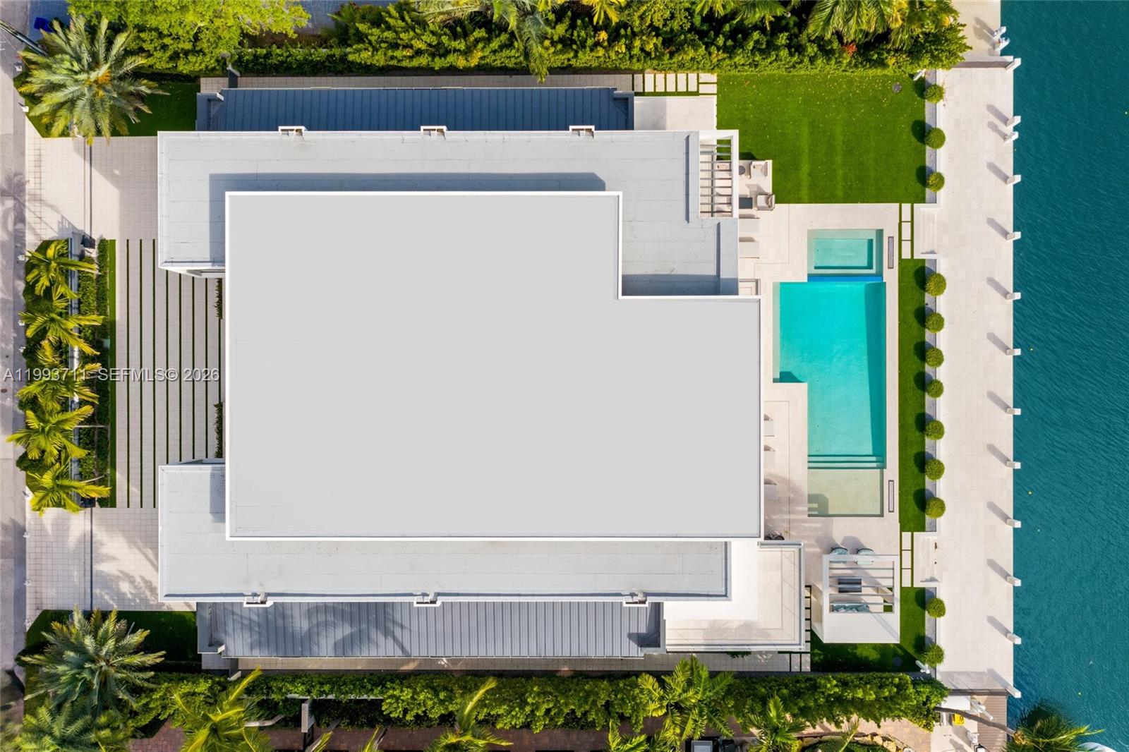 2560 Del Lago Dr, Fort Lauderdale FL 33316