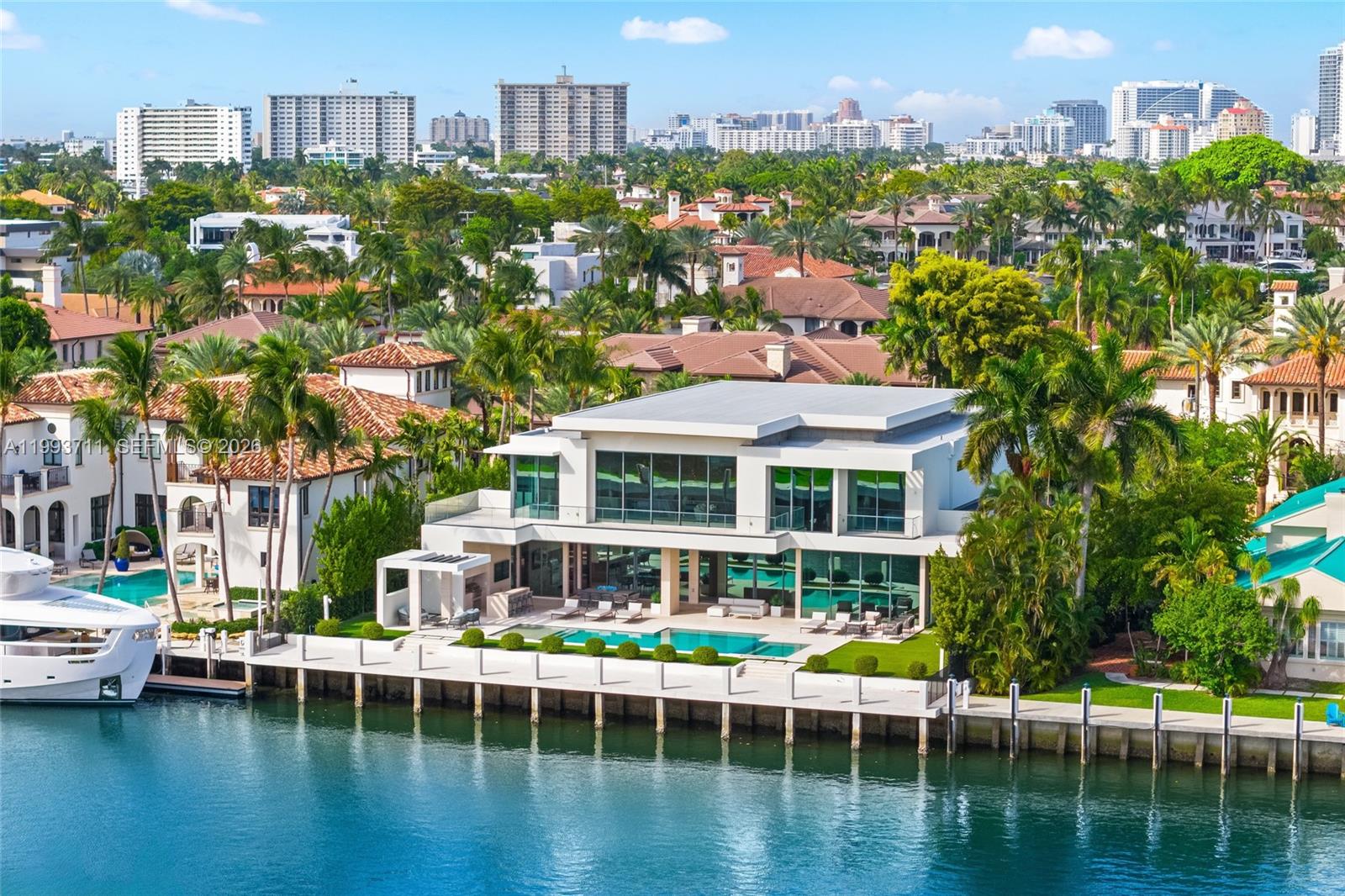 2560 Del Lago Dr, Fort Lauderdale FL 33316