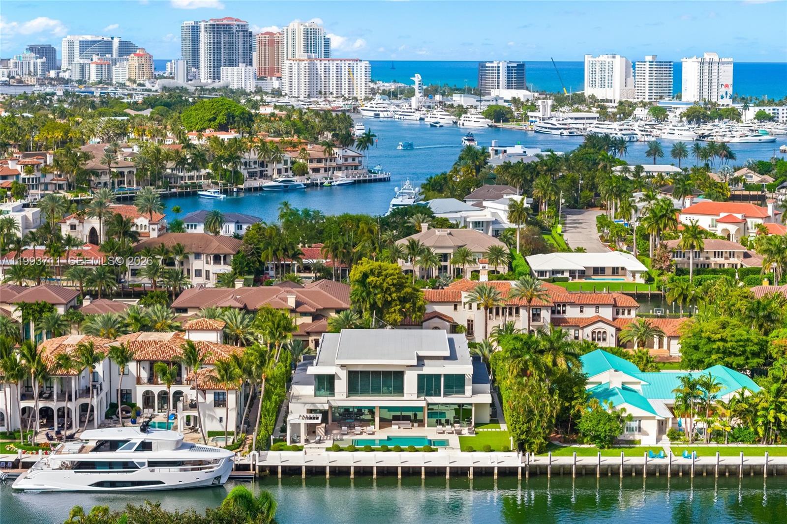 2560 Del Lago Dr, Fort Lauderdale FL 33316