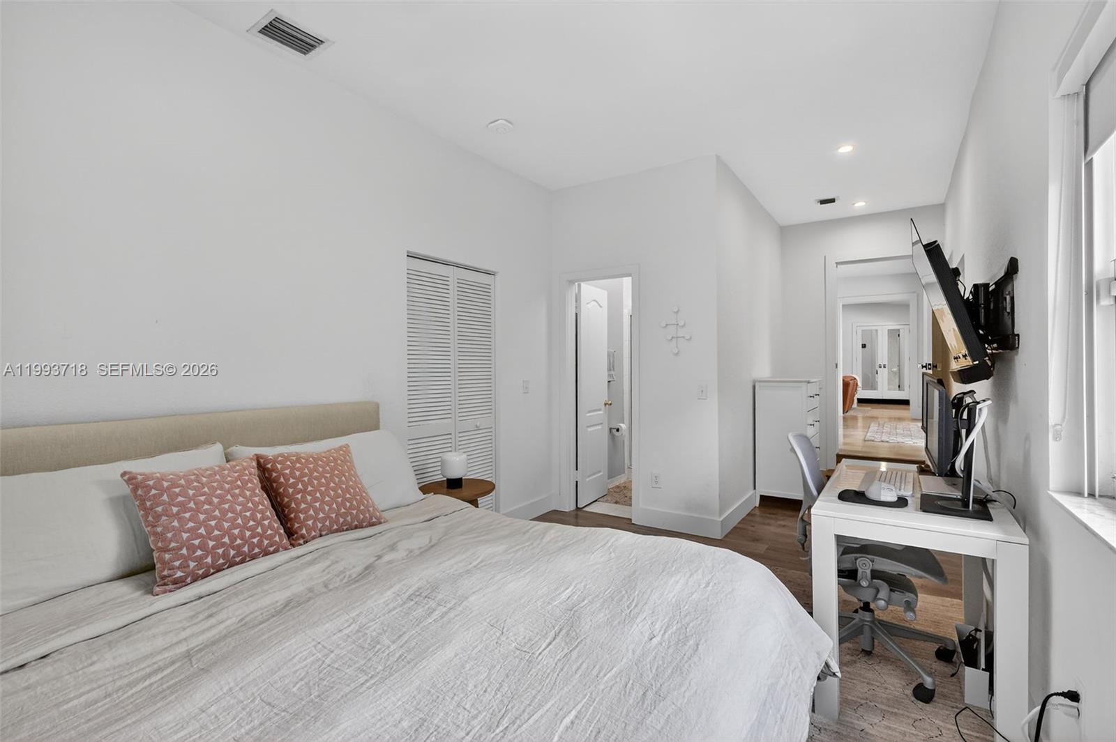 3258 Riviera Dr, Coral Gables FL 33134