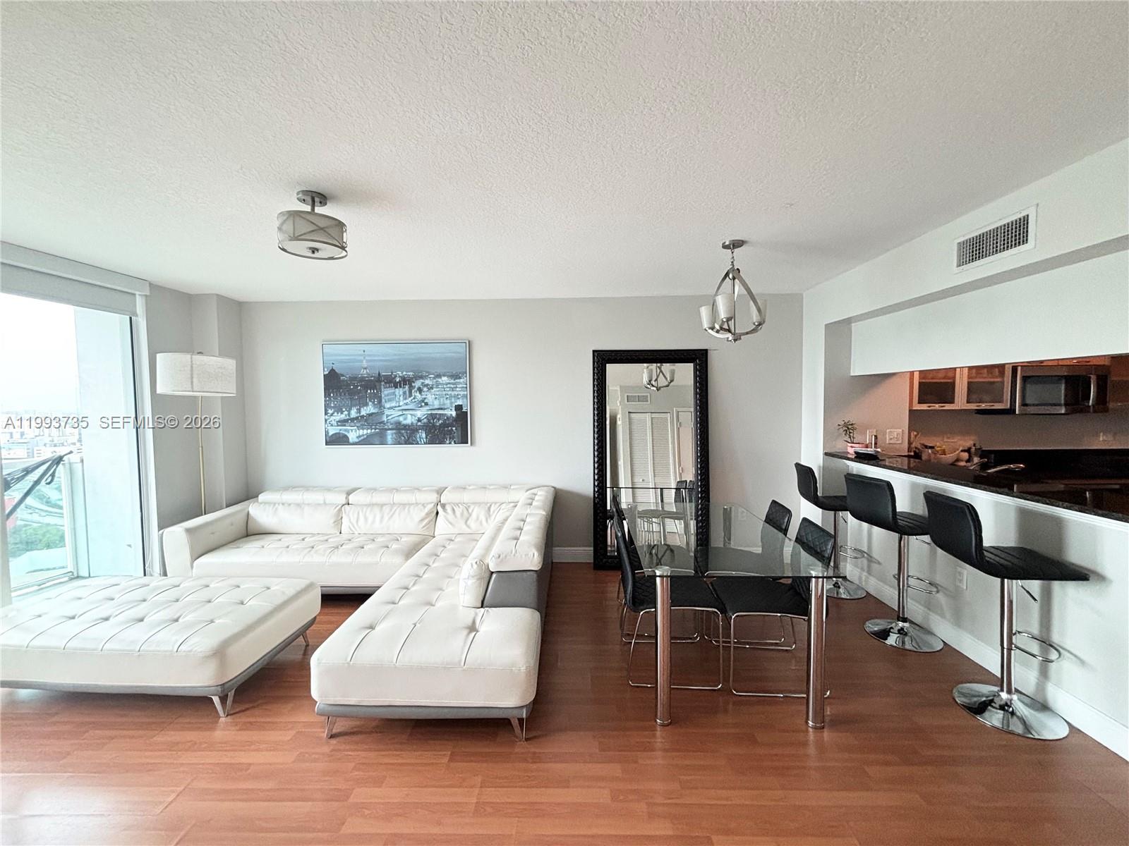 31 SE 5th St #2805, Miami FL 33131