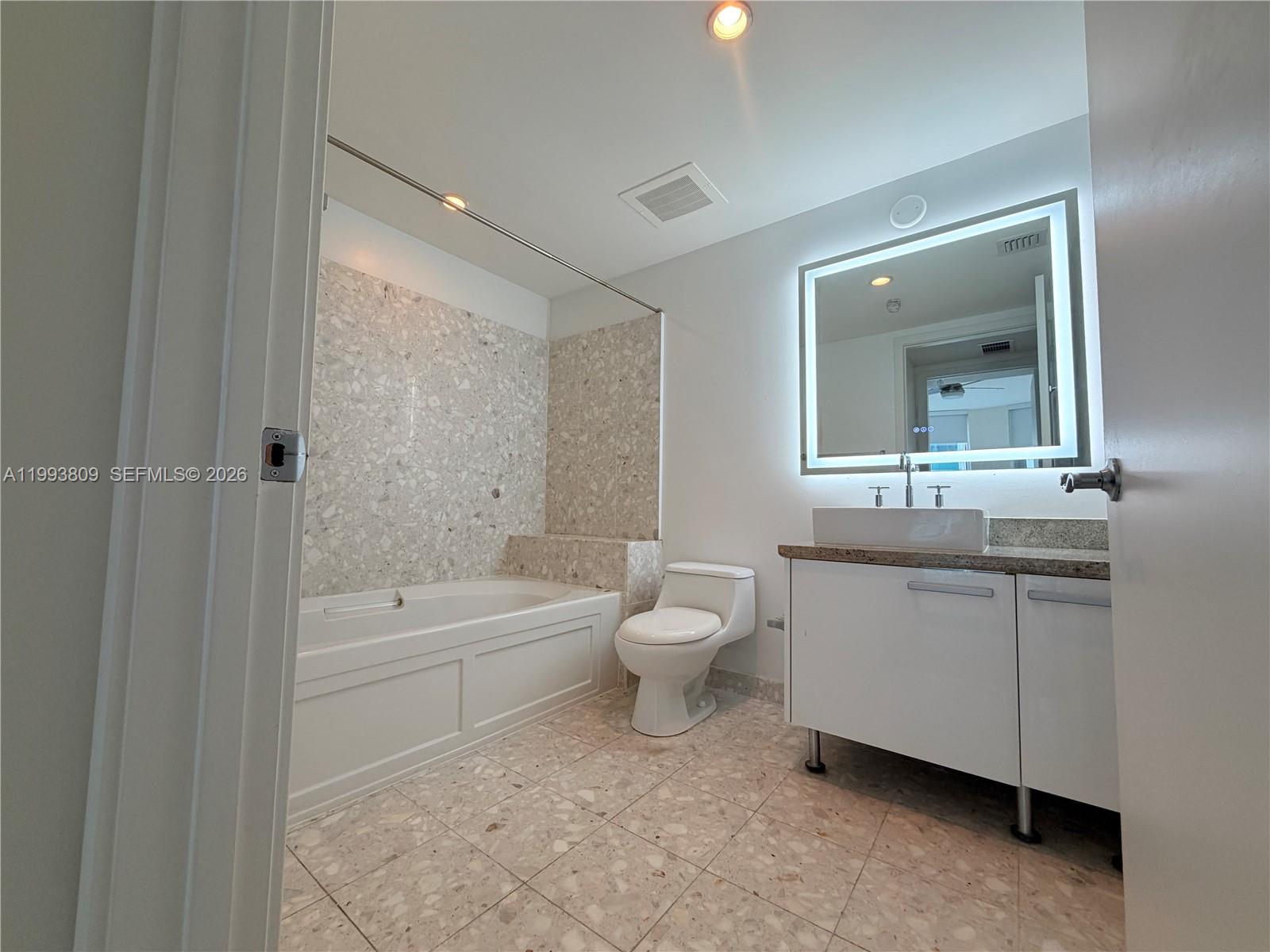 185 SW 7 ST #2510, Miami FL 33130
