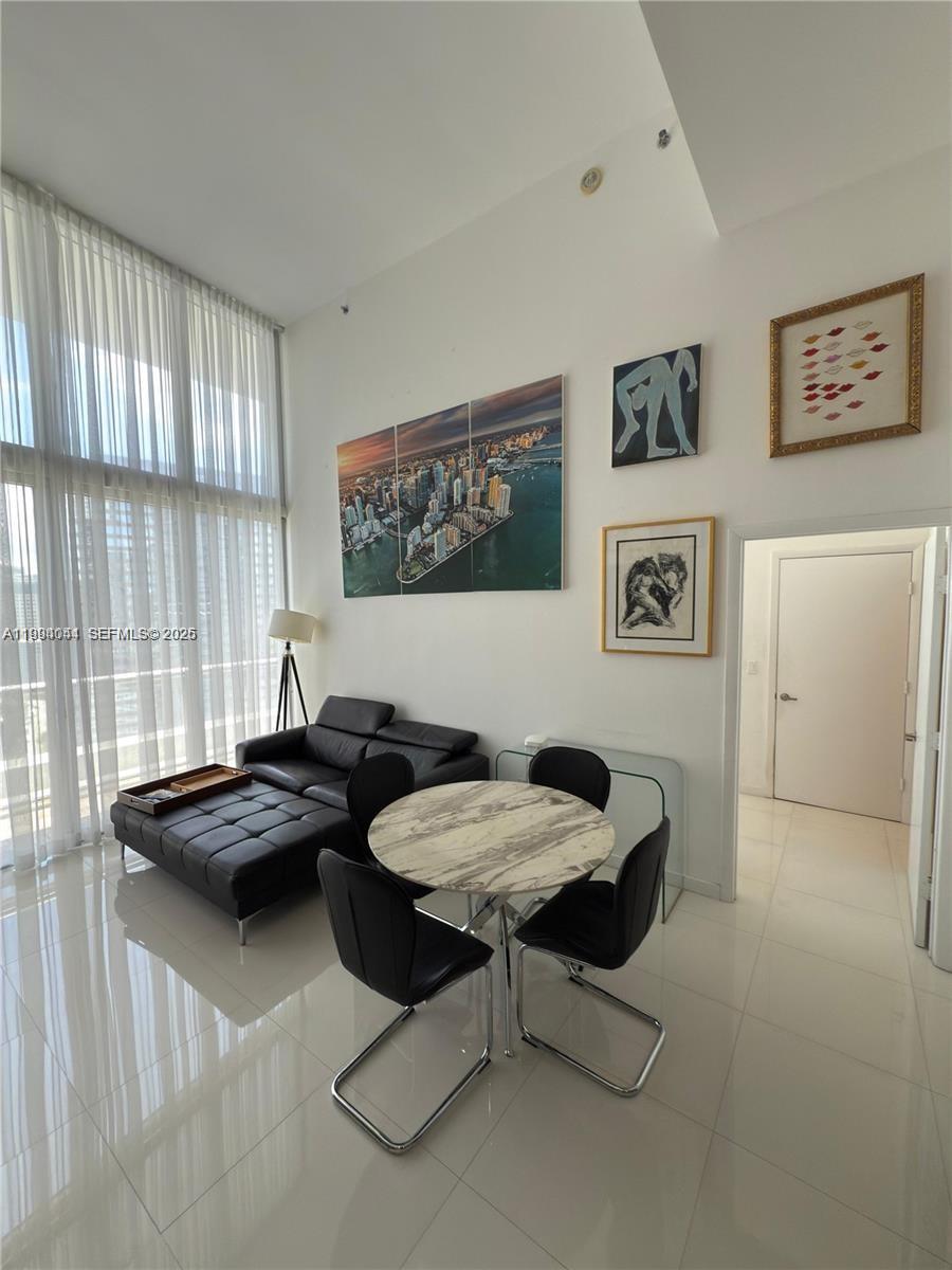 475 Brickell Ave #2813, Miami FL 33131