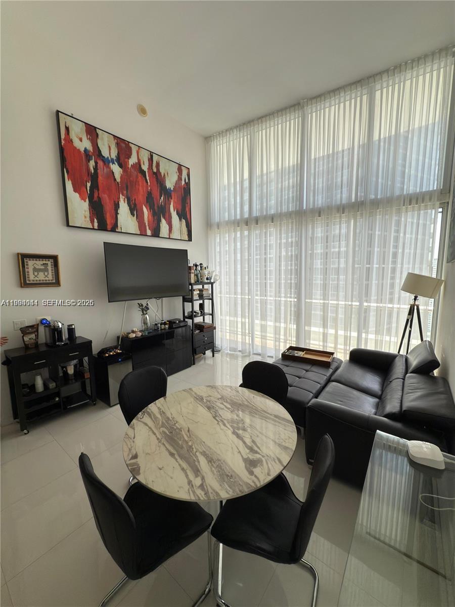 475 Brickell Ave #2813, Miami FL 33131