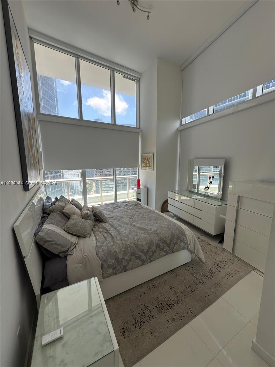 475 Brickell Ave #2813, Miami FL 33131