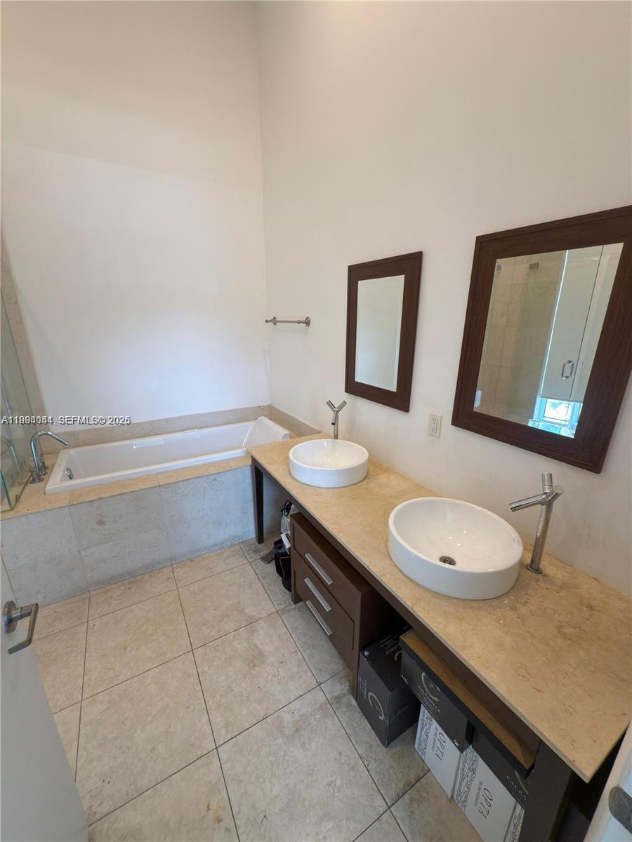 475 Brickell Ave #2813, Miami FL 33131