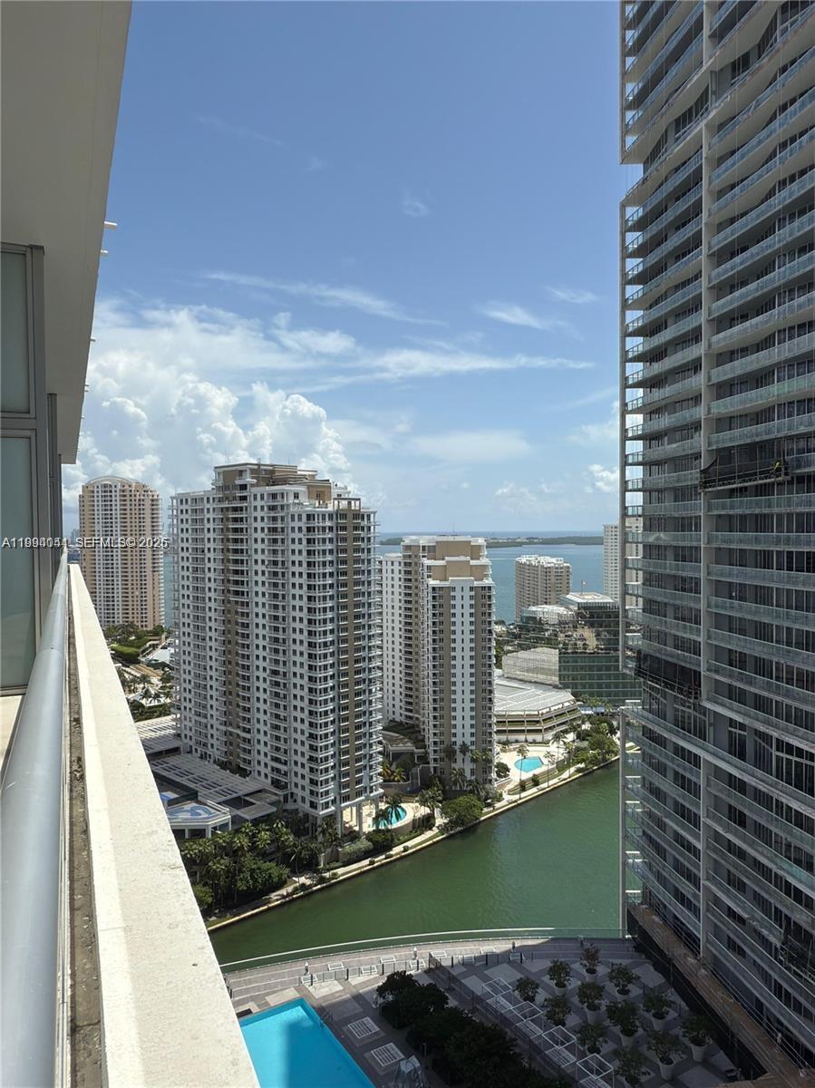 475 Brickell Ave #2813, Miami FL 33131