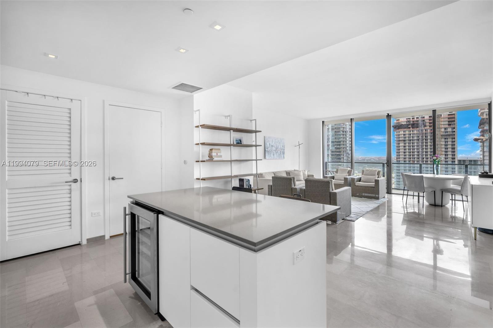 68 SE 6th St #3108, Miami FL 33131