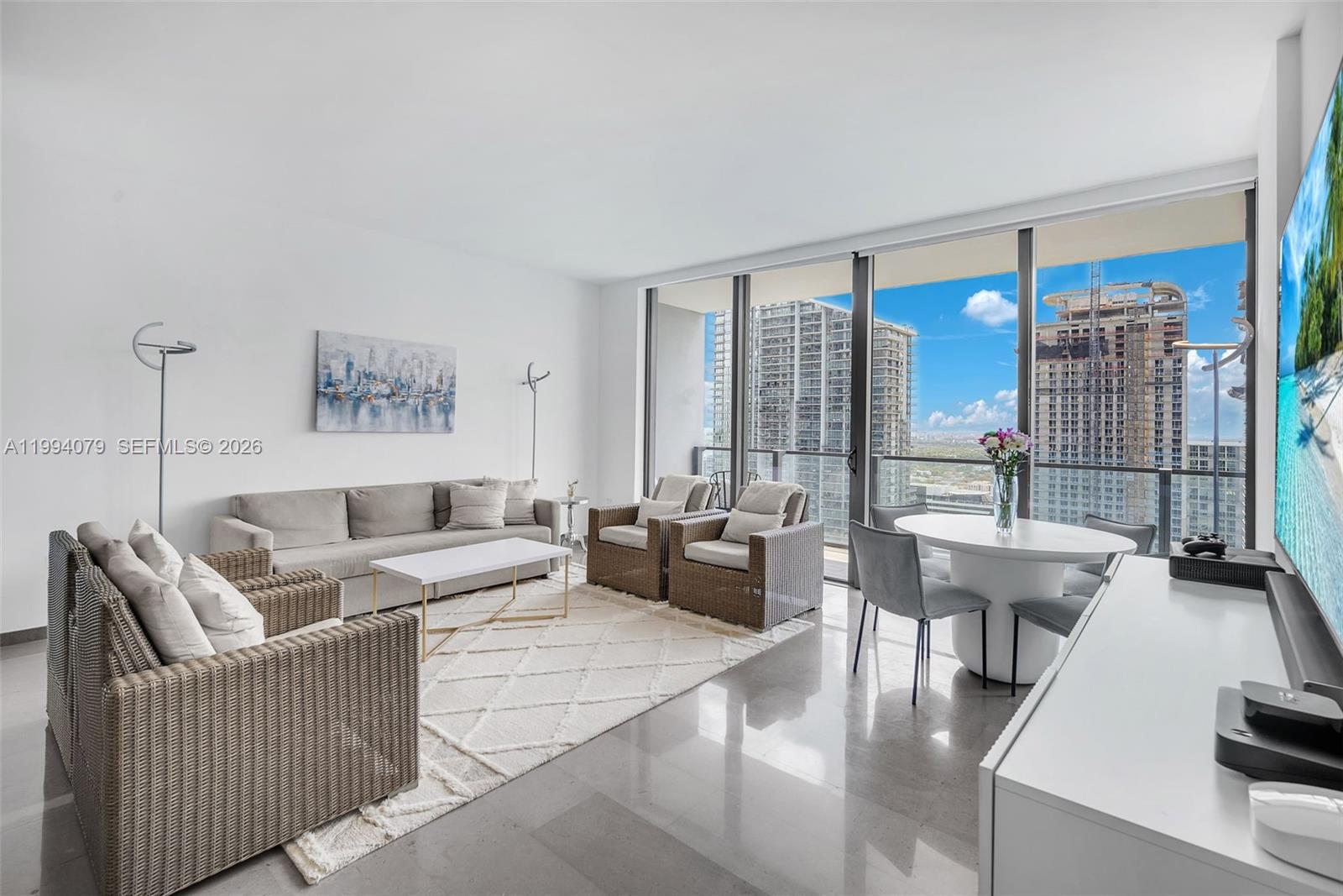 68 SE 6th St #3108, Miami FL 33131