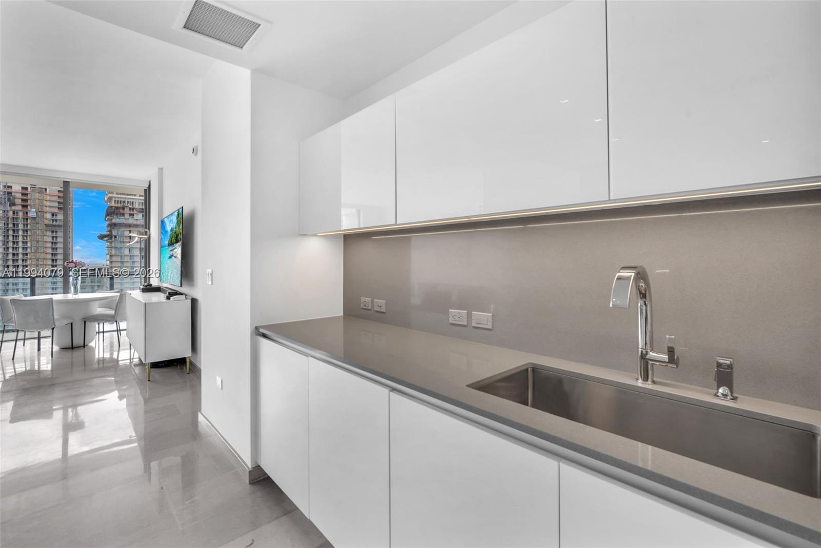 68 SE 6th St #3108, Miami FL 33131