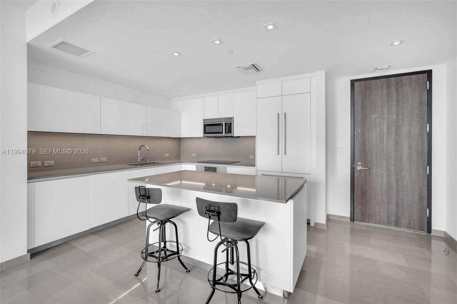 68 SE 6th St #3108, Miami FL 33131