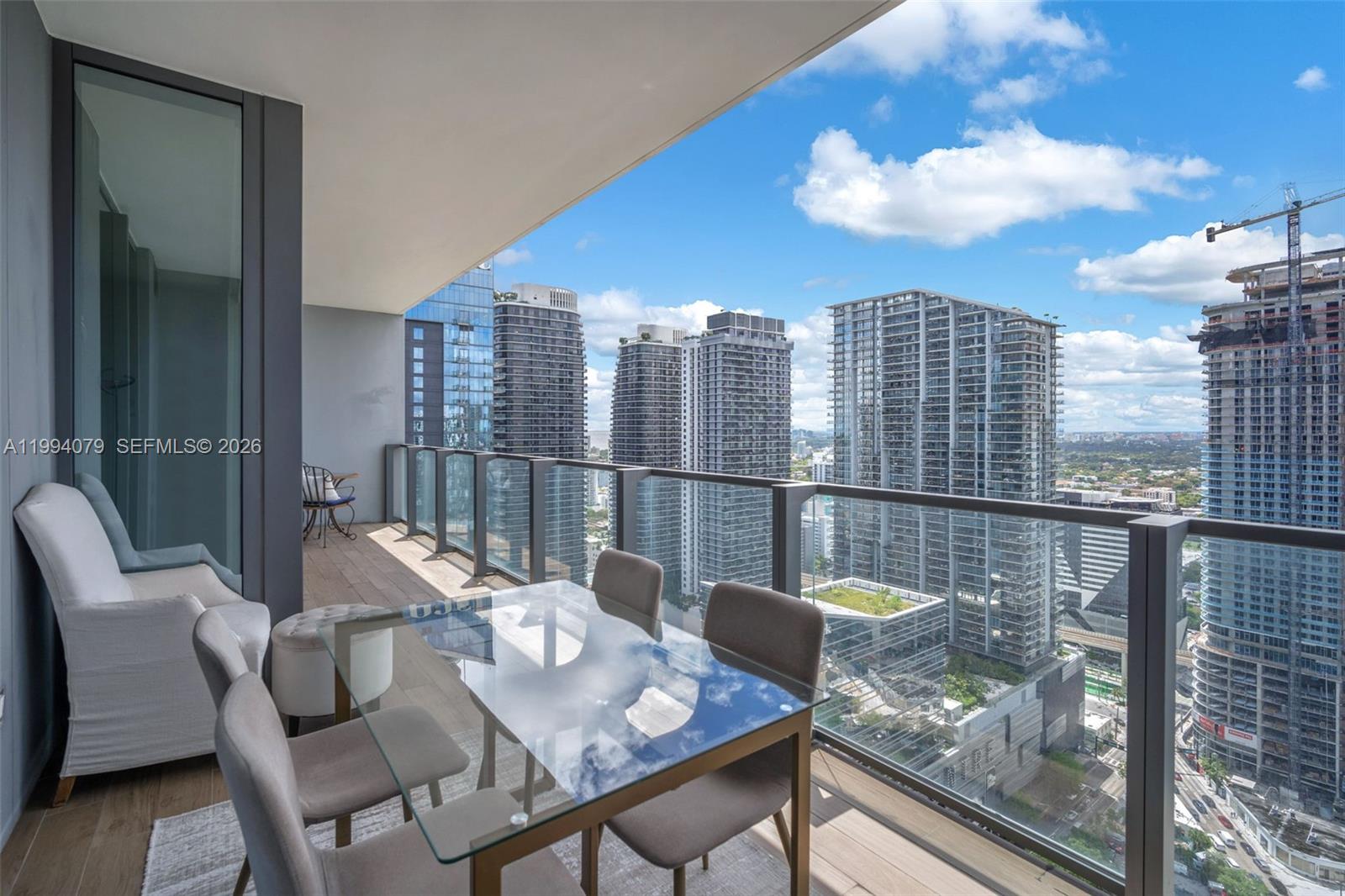68 SE 6th St #3108, Miami FL 33131