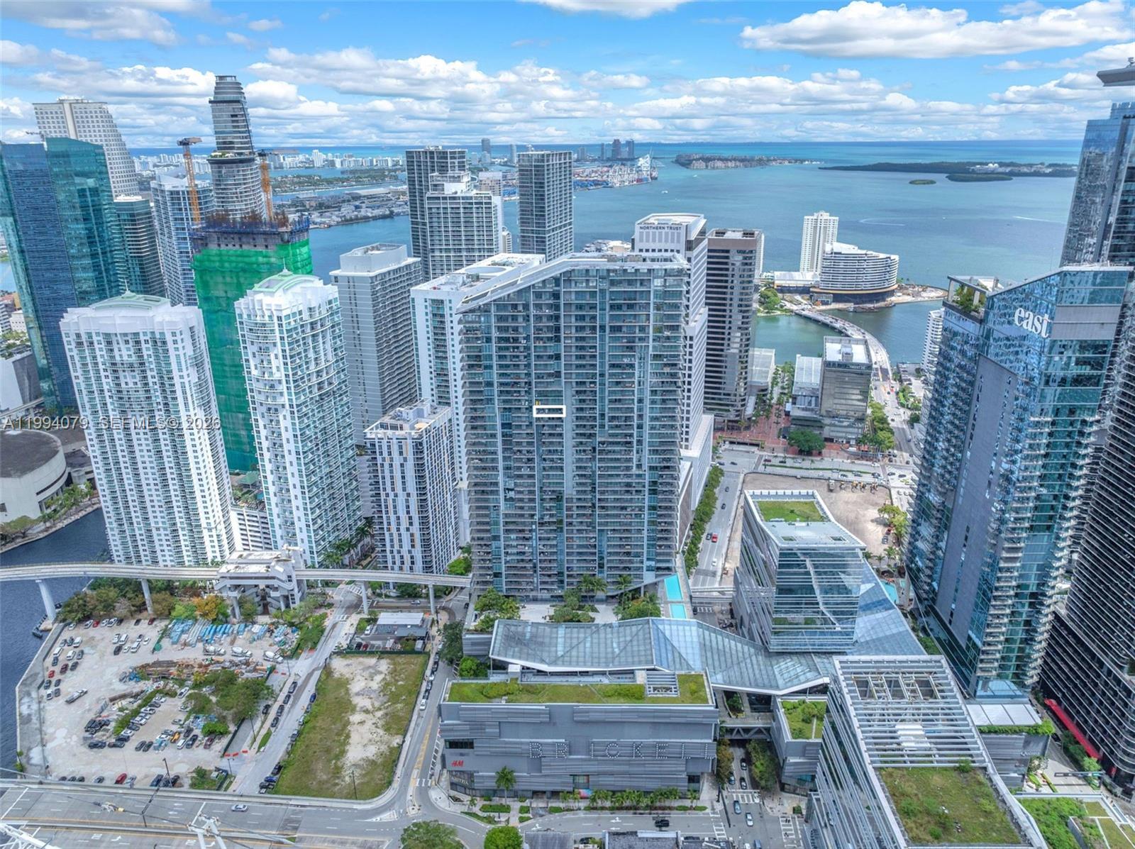 68 SE 6th St #3108, Miami FL 33131