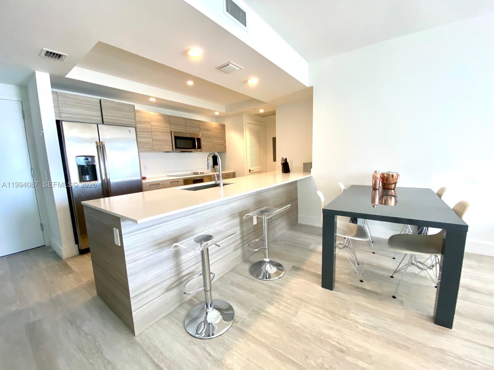 121 NE 34th St #807, Miami FL 33137