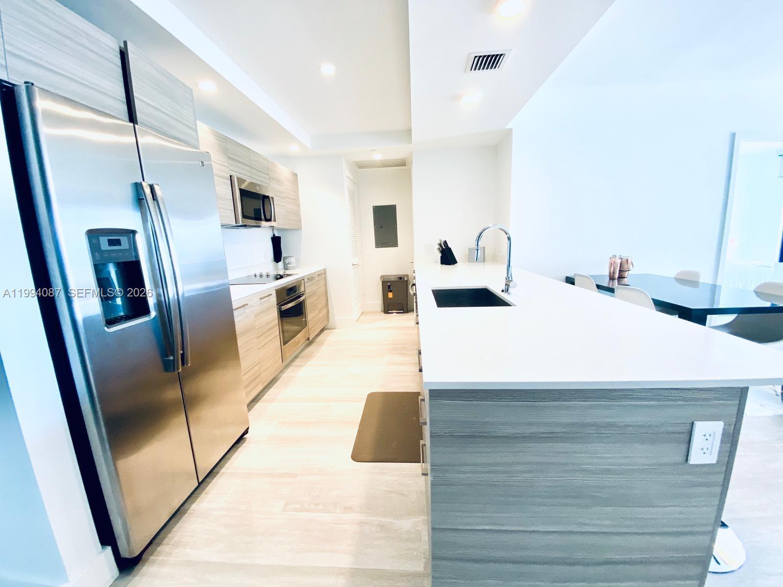 121 NE 34th St #807, Miami FL 33137
