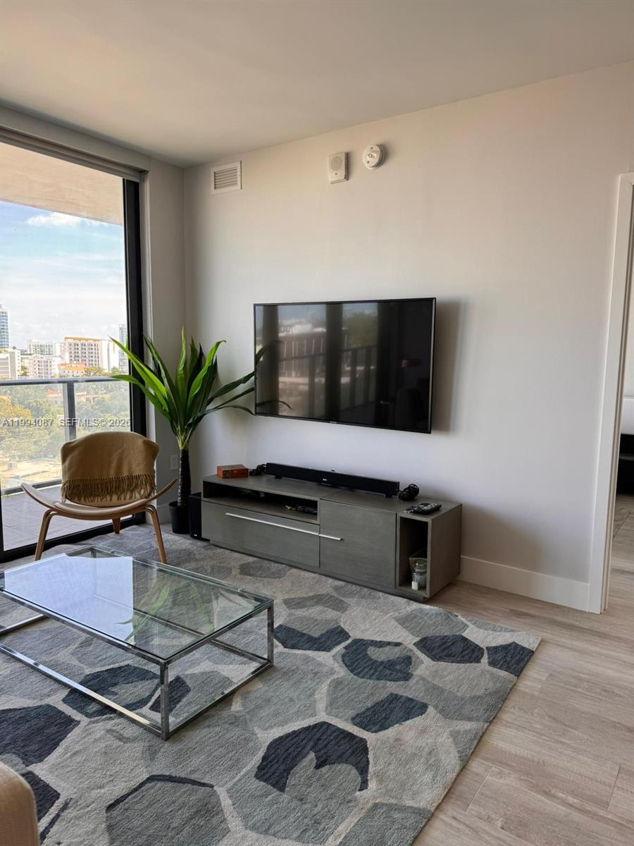 121 NE 34th St #807, Miami FL 33137