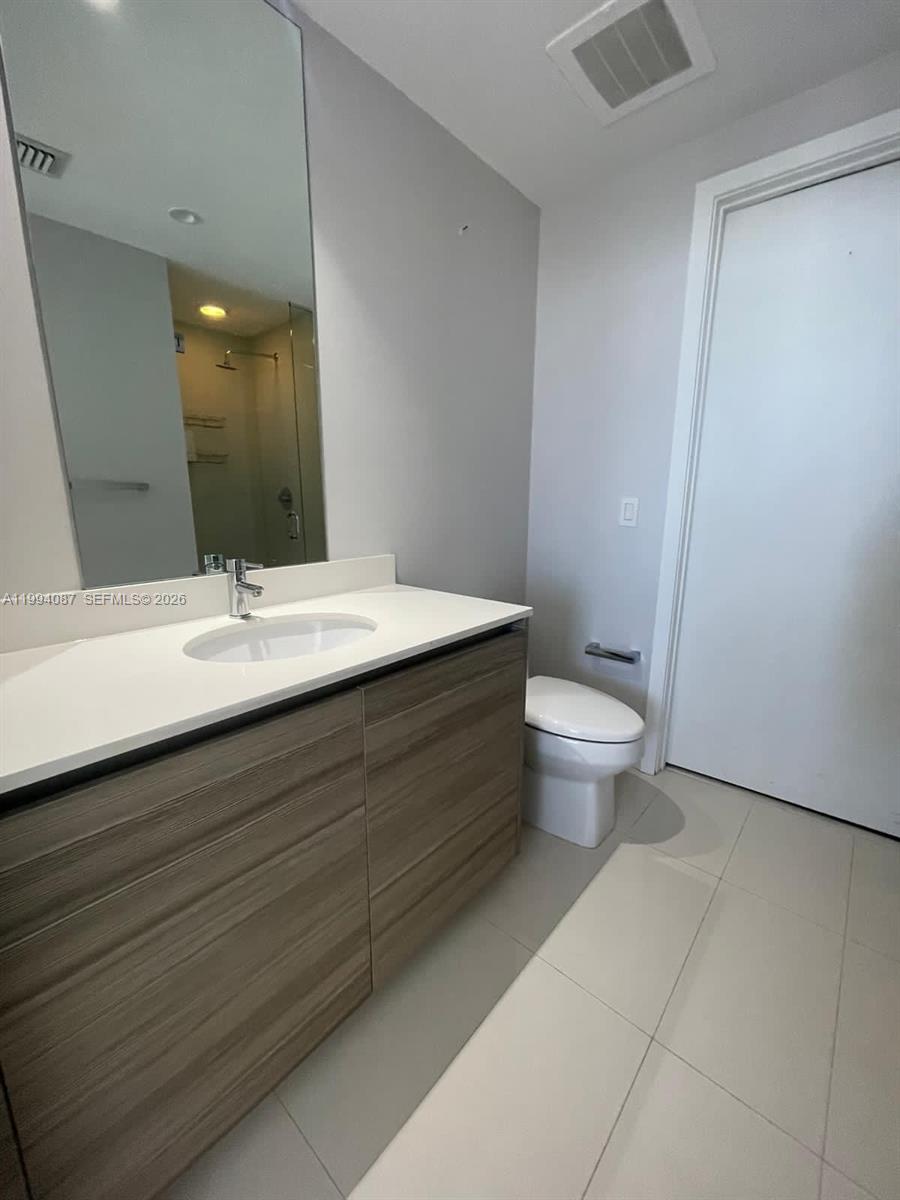 121 NE 34th St #807, Miami FL 33137
