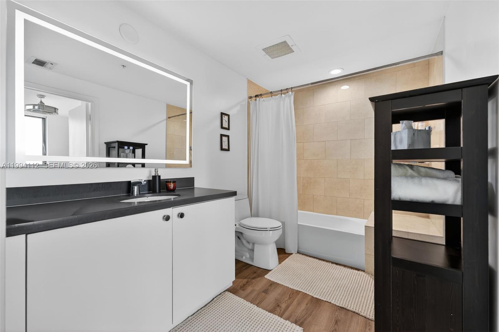 90 SW 3rd St #1105, Miami FL 33130