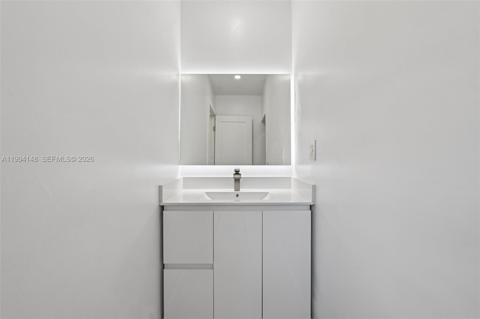 5152 SW 6th St, Miami FL 33134