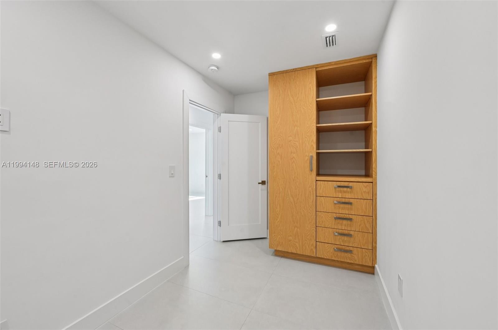 5152 SW 6th St, Miami FL 33134
