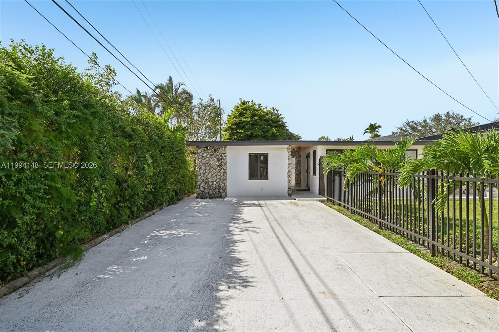 5152 SW 6th St, Miami FL 33134
