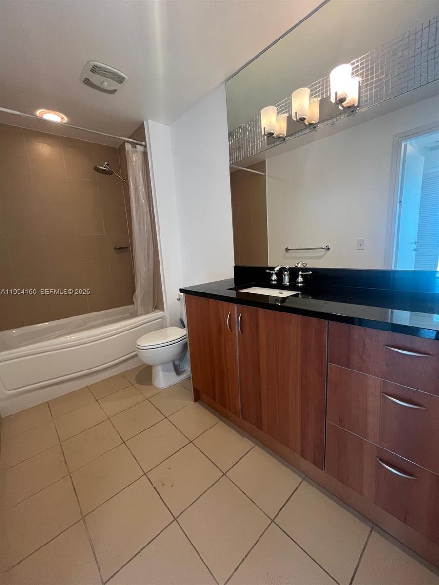 300 S Biscayne Blvd #T-2012, Miami FL 33131