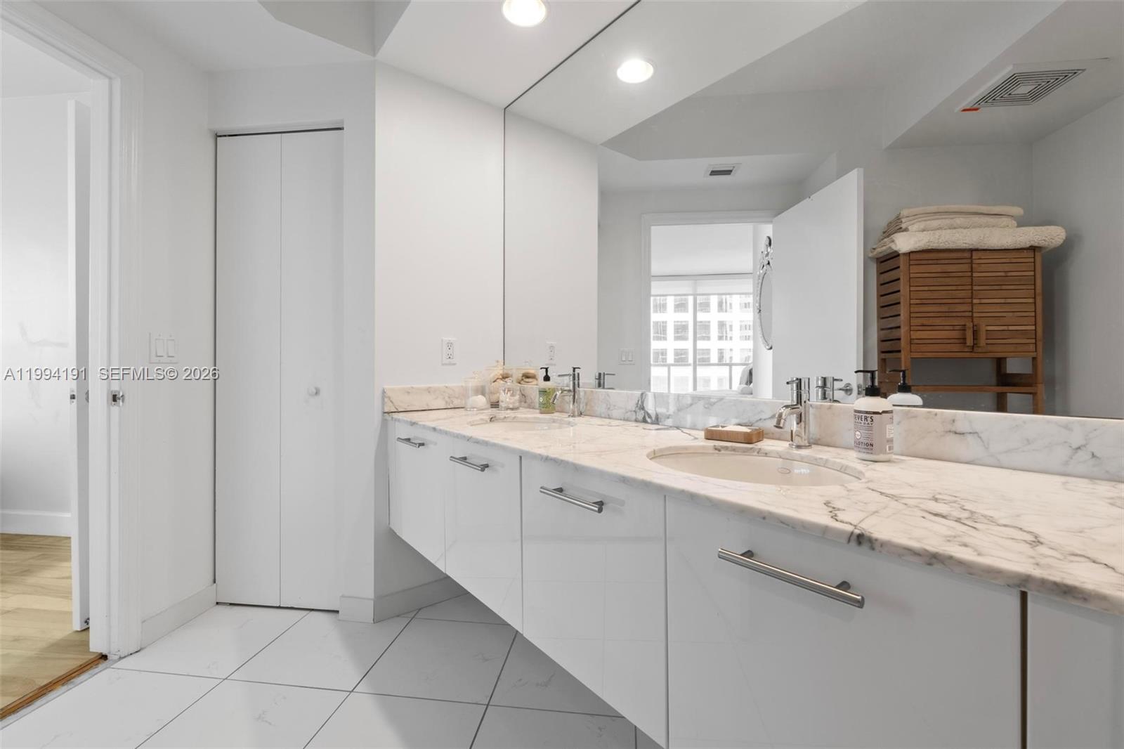 500 Brickell Ave #2510, Miami FL 33131