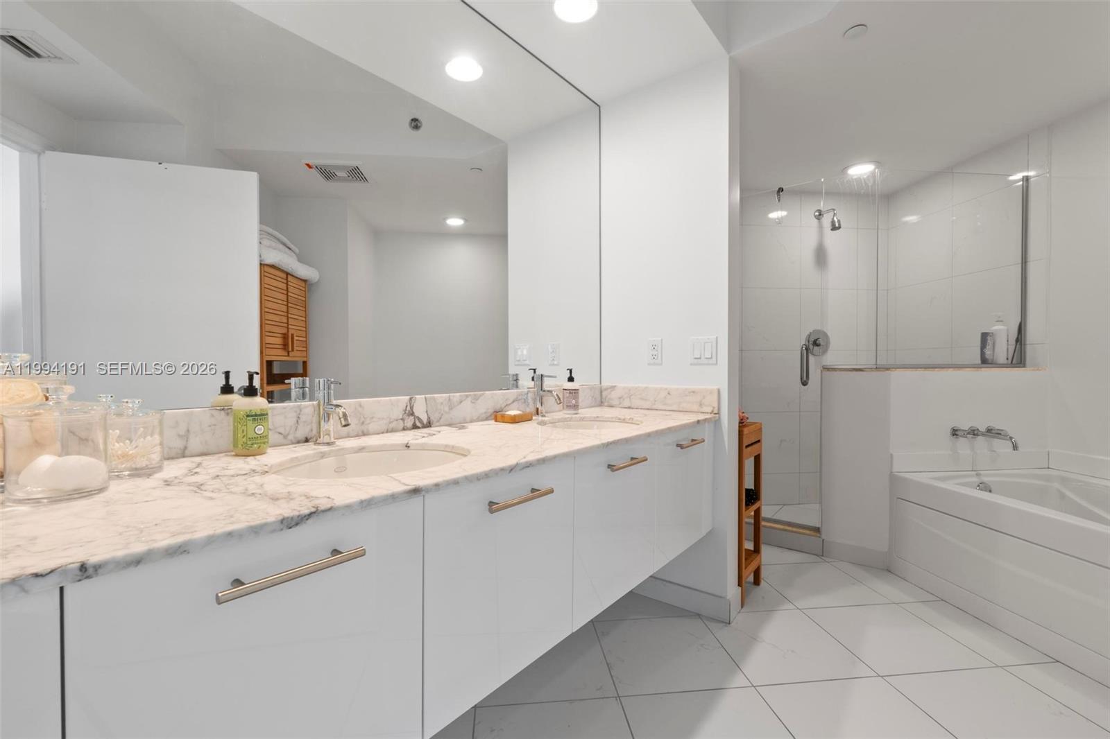 500 Brickell Ave #2510, Miami FL 33131