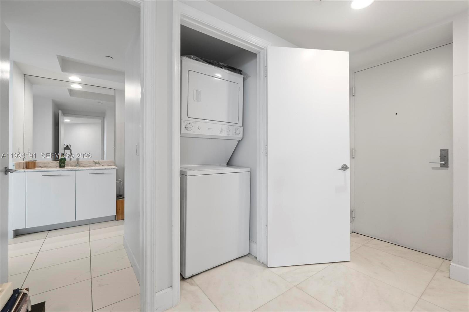 500 Brickell Ave #2510, Miami FL 33131
