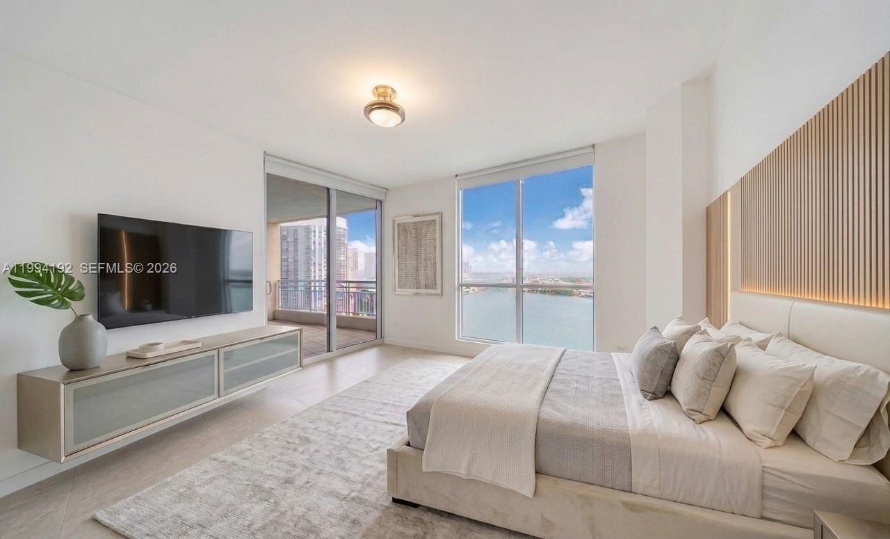 848 Brickell Key Dr #2702, Miami FL 33131