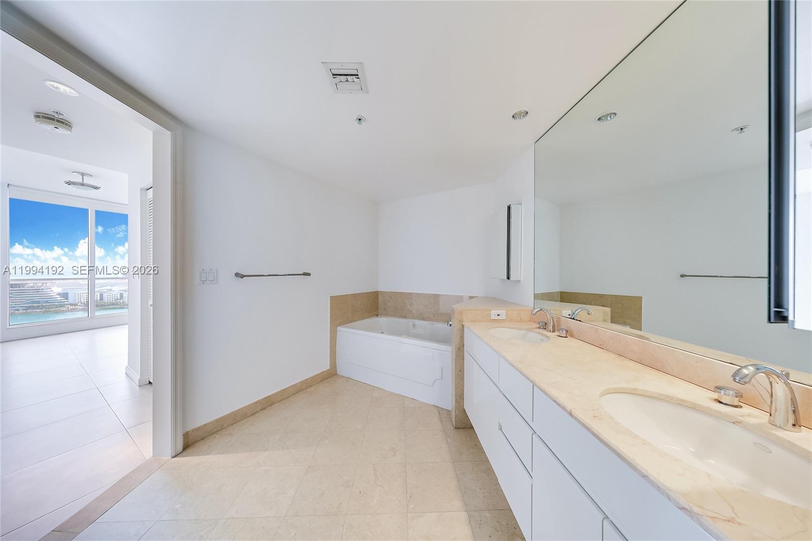 848 Brickell Key Dr #2702, Miami FL 33131