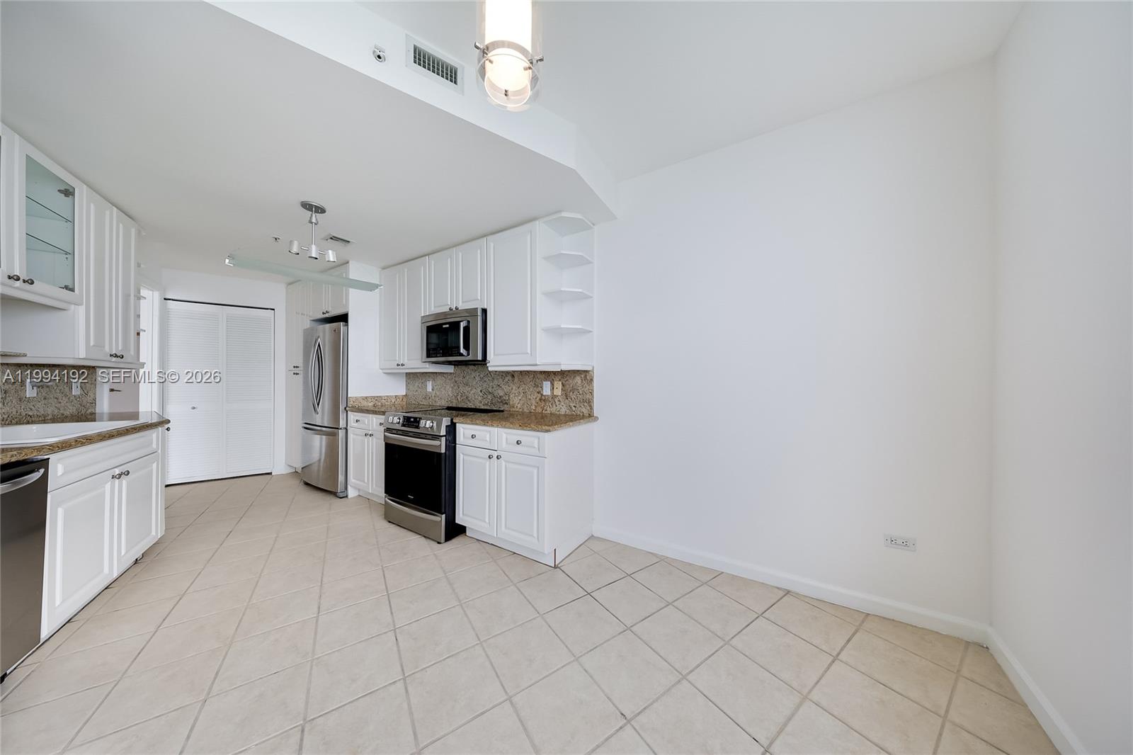 848 Brickell Key Dr #2702, Miami FL 33131