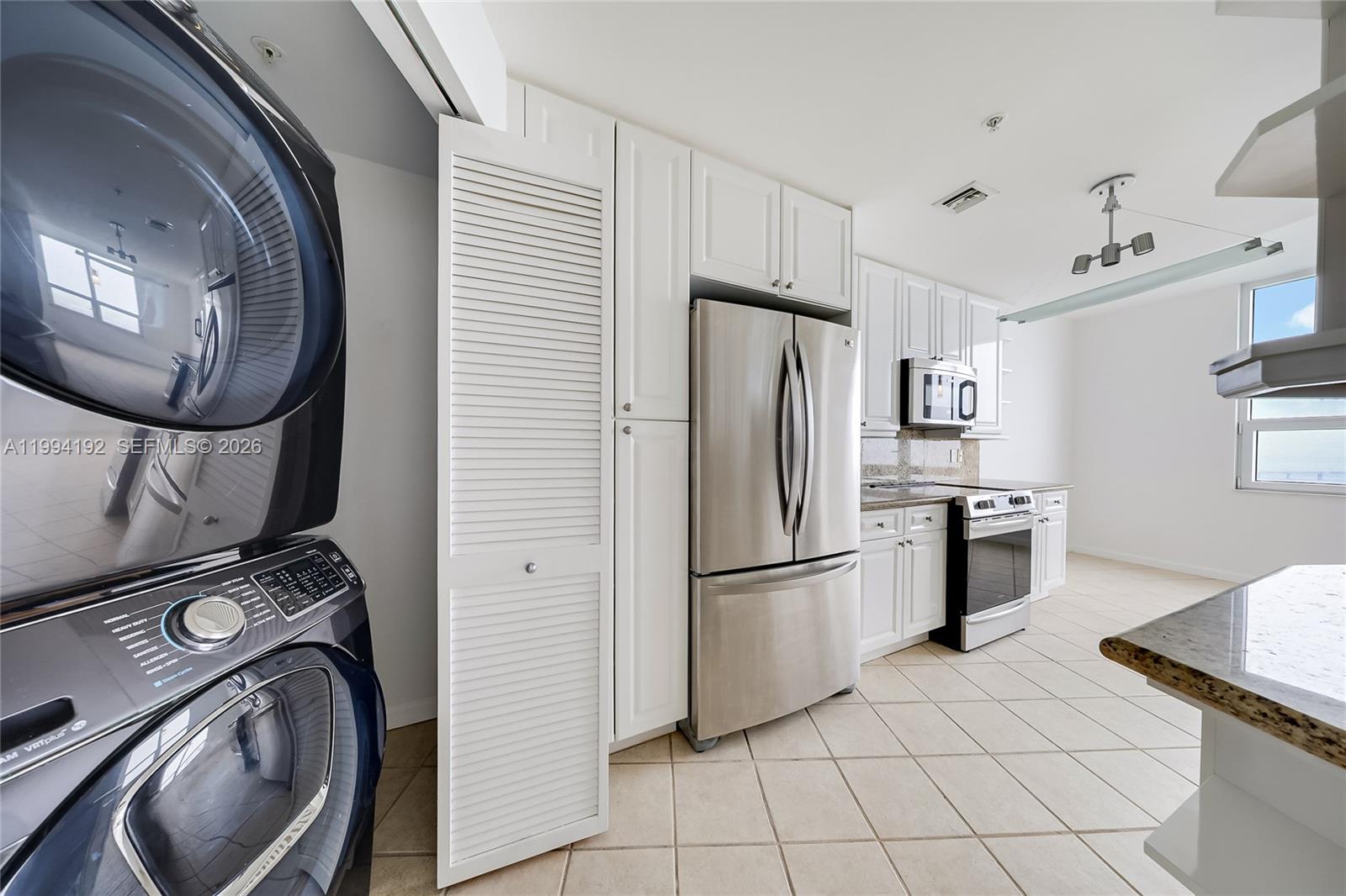 848 Brickell Key Dr #2702, Miami FL 33131
