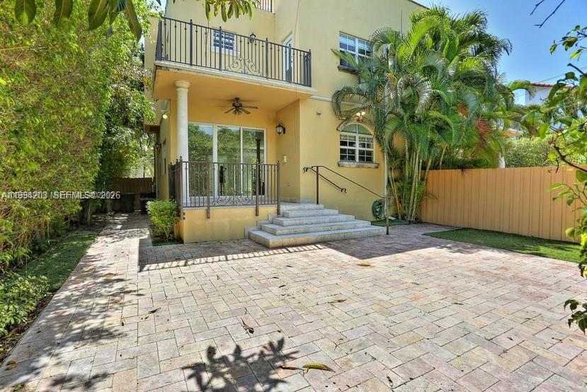 592 Fernwood Rd #B, Key Biscayne FL 33149