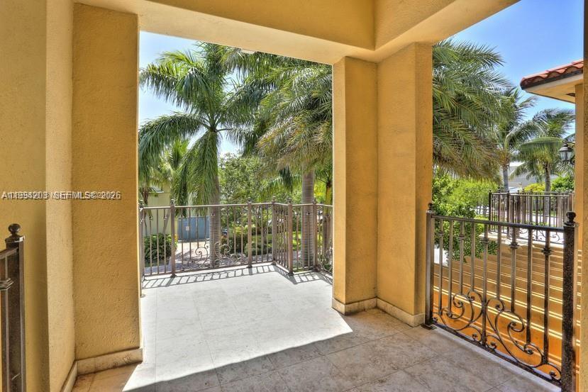 592 Fernwood Rd #B, Key Biscayne FL 33149