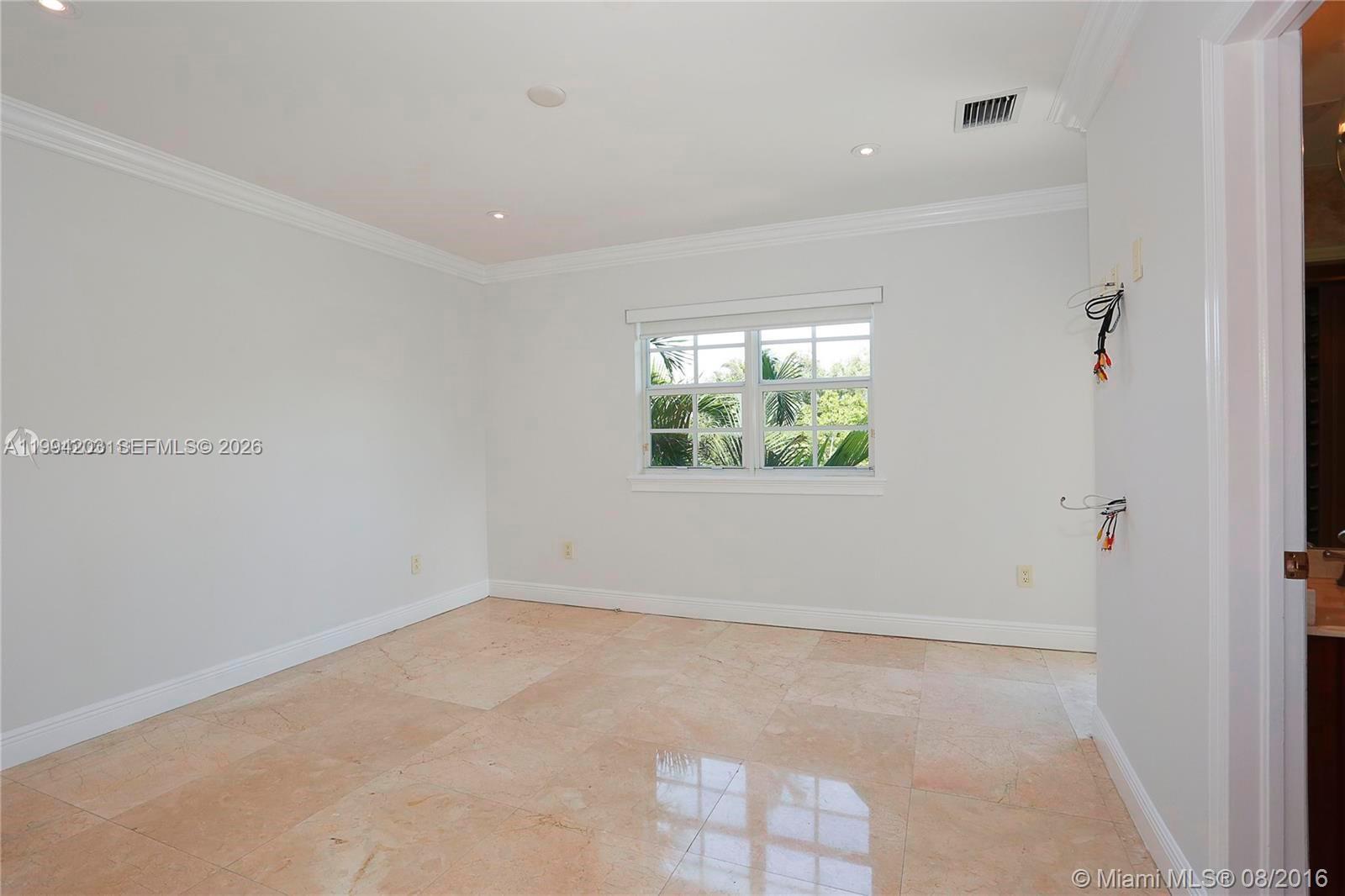 592 Fernwood Rd #B, Key Biscayne FL 33149